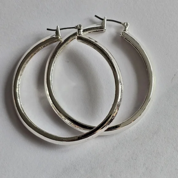 Liz Claiborne hoop earrings silver tone metal hoops big large classic LC - Picture 10 of 10